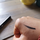 Swatch de Onneparlepaslabouchepleine : Master Precise Liquid Eyeliner, Maybelline New York