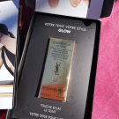 Swatch de Onneparlepaslabouchepleine : Touche Éclat Le Teint - Fond de Teint, Yves Saint Laurent