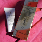 Swatch de Onneparlepaslabouchepleine : Touche Éclat Le Teint - Fond de Teint, Yves Saint Laurent