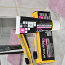 Swatch de It's Blossom Tea : Dentifrice au charbon Bicare Gifrer® Plus, Gifrer