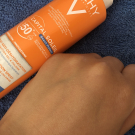 Swatch de Louloudel : Capital soleil SPF 50, Vichy