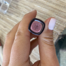 Swatch de NerBeauty : L'Infaillible Rouge à Lèvres Longue Tenue, L'Oréal Paris