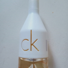 Swatch de Londoner : Ck In2u Her Eau de Toilette Vaporisateur, Calvin Klein