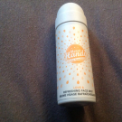 Swatch de Littleflower : Brume Visage Rafraichissante, Merci Handy