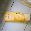 Swatch de Clarence22 : Crème Lavante Corps et Cheveux, Weleda