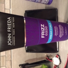 Swatch de Clairousha : Frizz Ease Dream Curls Shampooing Boucles Couture, John Frieda