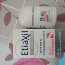 Swatch de Alyaah_ : Déodorant Détranspirant bille Peaux Normales, Etiaxil