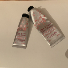 Swatch de ICharles80 : Crème Mains Fleurs de Cerisier, L'Occitane