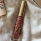 Swatch de Beauty Addict : Melted Matte - Rouge à lèvres liquéfié longue tenue mat, Too Faced