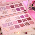 Swatch de Celie.drd : The New Nude Palette - Palette de fards à paupières, Huda Beauty