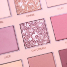 Swatch de Celie.drd : The New Nude Palette - Palette de fards à paupières, Huda Beauty