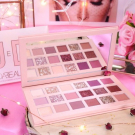 Swatch de Celie.drd : The New Nude Palette - Palette de fards à paupières, Huda Beauty