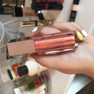 Swatch de Mnpss : Gloss Bomb Universal Lip Luminizer - Enlumineur à Lèvres Universel, Fenty Beauty by Rihanna