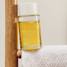 Swatch de clinesbox : Huile Anti-Eau, Clarins