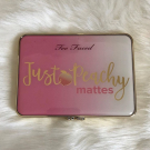 Swatch de Yous94 : Just Peachy Matte - Palette de fards à paupières, Too Faced