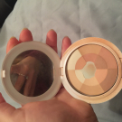 Swatch de Cel35 : Poudre mosaïque bonne mine, Avène