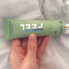 Swatch de TheBotanicall : Masque bio peeling éclats aux AHA, Madara Cosmetiques