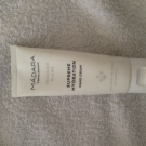 Swatch de TheBotanicall : Supreme hydration Hand cream, Madara