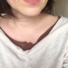 Swatch de Jade Mire : Liquid Matte - Rouge à Lèvres liquide mat, Huda Beauty