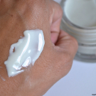 Swatch de La Beauté de Lâm : Crème Hydratante Peau Mixte, Alaena