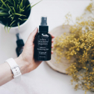 Swatch de annsom : BRUME REVITALISANTE THE VERT ET CALENDULA, John Masters Organics