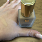 Swatch de Louloudel : Double Wear Teint longue tenue intransférable SPF 10, Estée Lauder