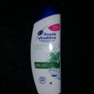 Swatch de Testeusebeauteparty : Menthol fresh Shampoing Antipelliculaire, Head & Shoulders