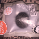 Swatch de iam.c : Eponge Konjac au charbon de bambou, The Konjac Sponge Co