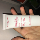 Swatch de Dihyaa7 : Crème jeunesse des mains, Clarins