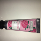 Swatch de Dihyaa7 : Crème Mains Pivoine Flora Edition Limitée, L'Occitane