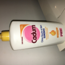 Swatch de Dihyaa7 : Crème Douche et Bain SURGRAS, Cadum