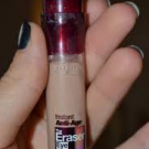 Swatch de bellalove : Instant Anti Age l'Effaceur Yeux, Maybelline New York