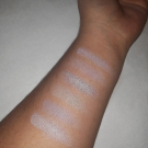 Swatch de Douceurapaillettes : Glow & highlights palette, Action