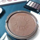 Swatch de Douceurapaillettes : Poudre compacte bronzante, Lovely Pop