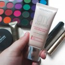 Swatch de Douceurapaillettes : Fond de teint City Radiance, Bourjois