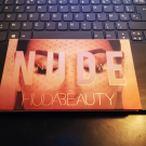 Swatch de Missbeautypassion : The New Nude Palette - Palette de fards à paupières, Huda Beauty