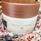 Swatch de Marinedissie : Sakura Scrub Gommage pour le Corps, Rituals