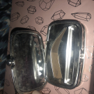 Swatch de Itsnotmilq : Foolproof Brow Powder - Poudre Sourcils Fini Dense et Naturel, Benefit Cosmetics
