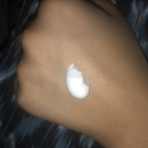 Swatch de Itsnotmilq : Crème mains énergisante Mangue Coriandre, Yves Rocher