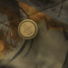 Swatch de Itsnotmilq : It's Potent! Eye Cream Crème Illuminatrice Regard, Benefit Cosmetics