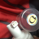 Swatch de Emy_whop : Pschitt Magique Nouvelle Peau - Micropeeling visage sans grain, Garancia