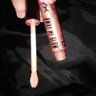 Swatch de lele dh : Away We Glow - Illuminateur de Teint Liquide, NYX