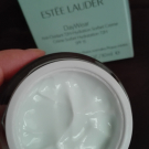 Swatch de severine56630 : Day Wear Soin Expert Multi-Protection SPF 15, Estée Lauder