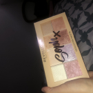 Swatch de ovkawa : Soph X - Highlighter Palette, Makeup Revolution