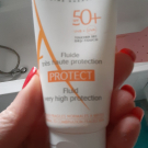 Swatch de delphi5944 : Fluide très haute protection, A-Derma