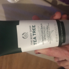 Swatch de blaugranana : Exfoliant Purifiant Instantané Arbre à Thé, The Body Shop