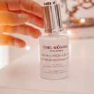 Swatch de Mvbrt : Sérum Lumière Sublime, Cinq Mondes