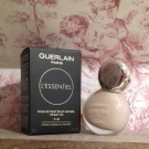 Swatch de l.pellevoisin : L'Essentiel - Fond de teint éclat naturel tenue 16h - IP 20, Guerlain