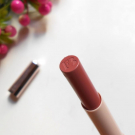 Swatch de Celie.drd : Mattemoiselle Lipstick - Rouge à lèvres mat voluptueux, Fenty Beauty by Rihanna