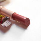 Swatch de Celie.drd : Mattemoiselle Lipstick - Rouge à lèvres mat voluptueux, Fenty Beauty by Rihanna